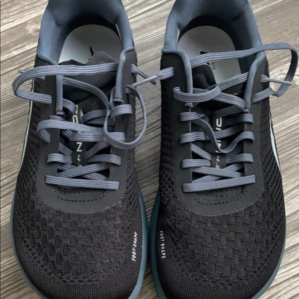 SOLD!!!! Mens Altra Torid 4.5 plush road running